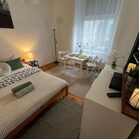 Feel Like Home - Cozy Downtwon Studio For 2 Budapest Exterior photo